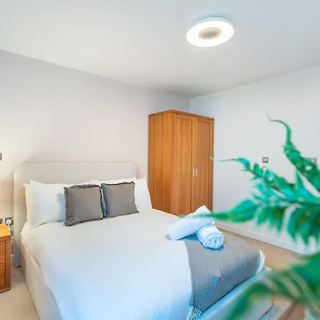 Stylish Leeds Stay Near Lgi & University