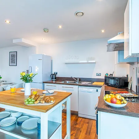 Stylish Leeds Stay Near Lgi & University Apartment *