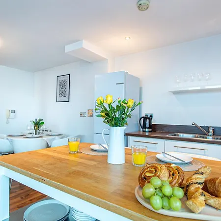 Stylish Leeds Stay Near Lgi & University Apartment *