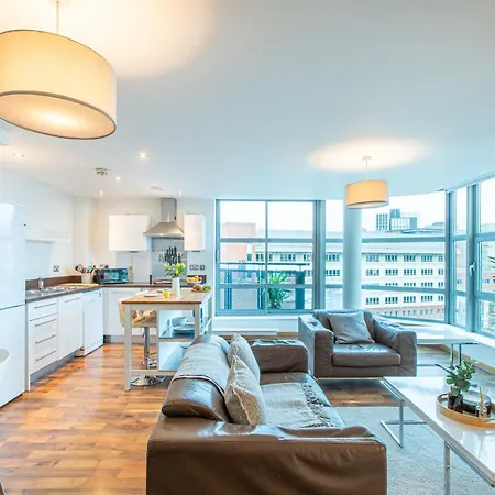 Stylish Leeds Stay Near Lgi & University