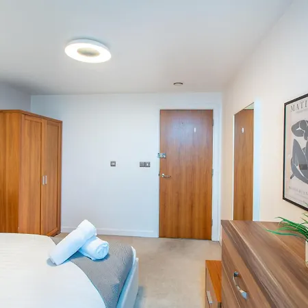 Stylish Leeds Stay Near Lgi & University