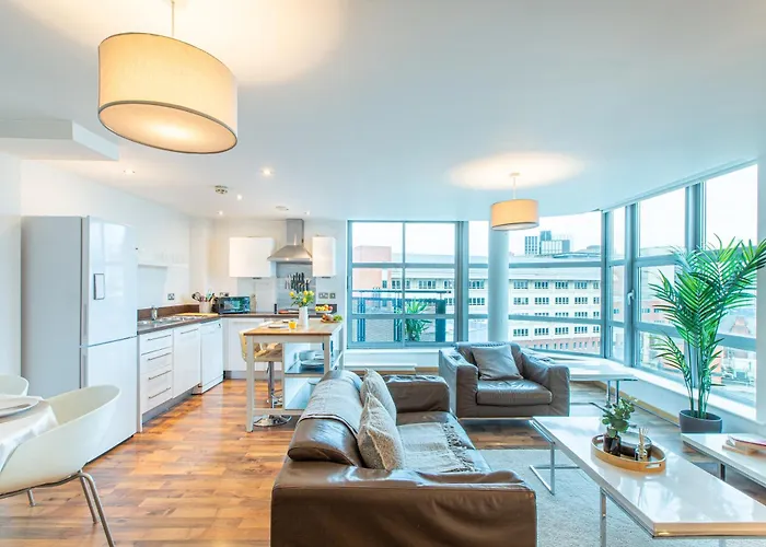 Stylish Leeds Stay Near Lgi & University