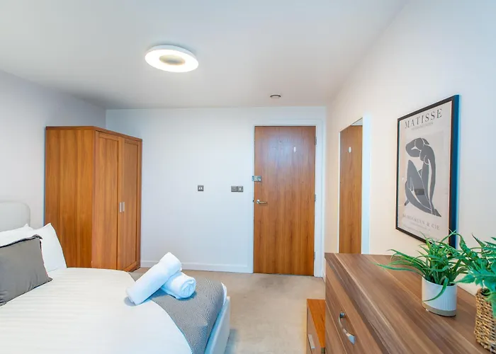 Stylish Leeds Stay Near Lgi & University