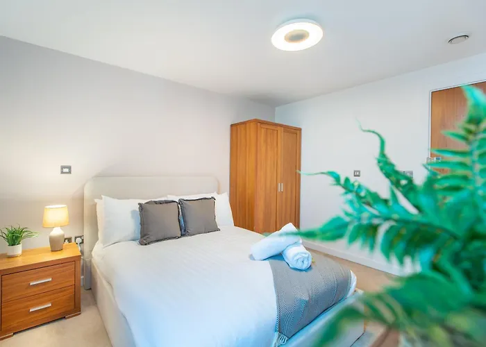 Stylish Leeds Stay Near Lgi & University
