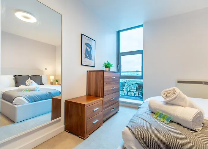Stylish Leeds Stay Near Lgi & University Apartment *