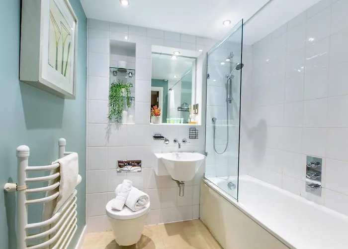 Stylish Leeds Stay Near Lgi & University