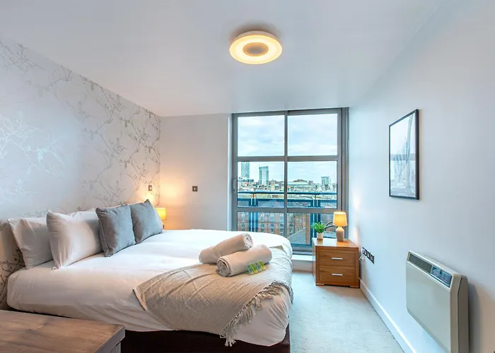 Stylish Leeds Stay Near Lgi & University Apartment