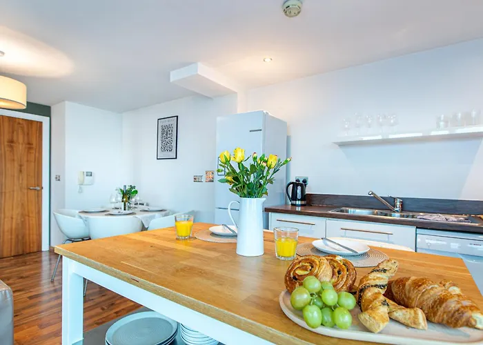 Stylish Leeds Stay Near Lgi & University Apartment *